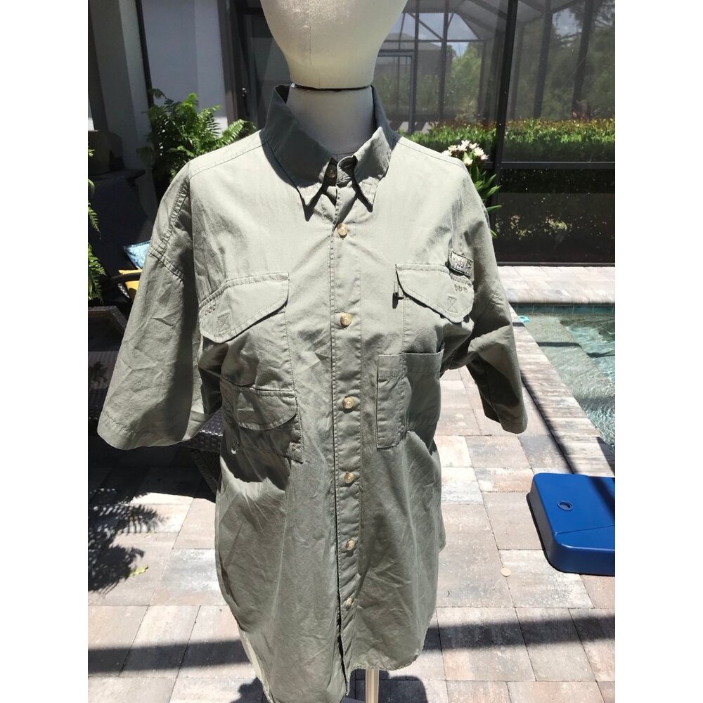 Columbia PFG shirt size M in khaki with mesh back vents